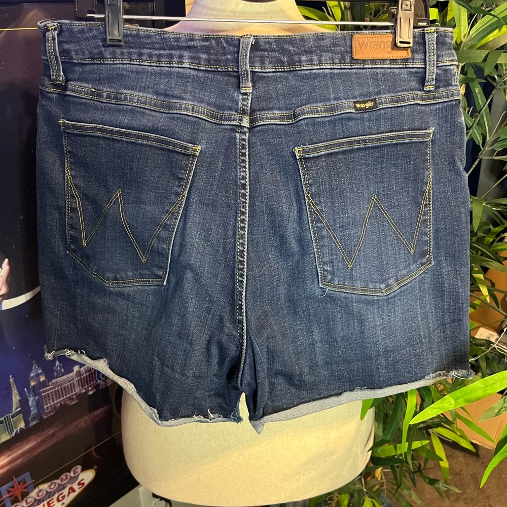 Like new Wrangler Stylish Blue Denim Jeans - Picture 9 of 9